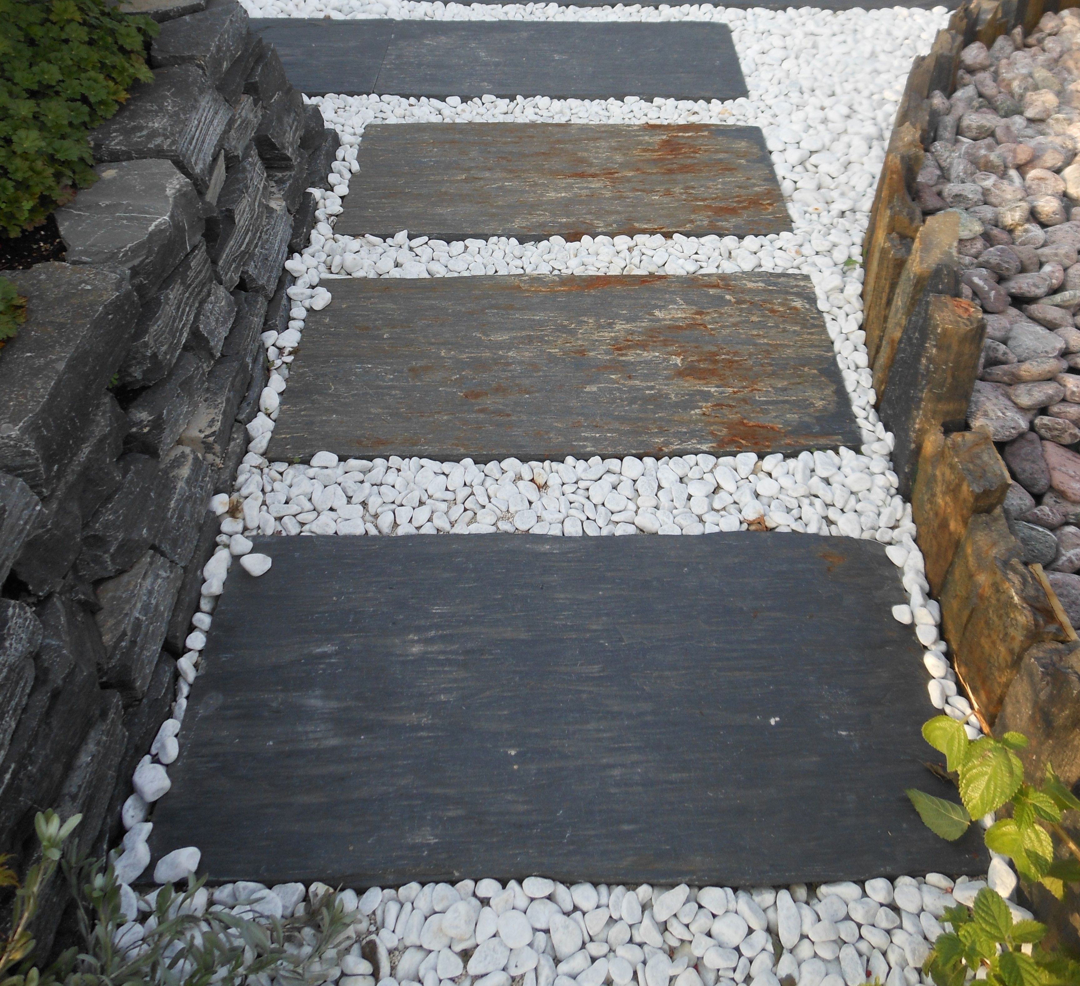 PAVIMENTAZIONE CON CIOTTOLI